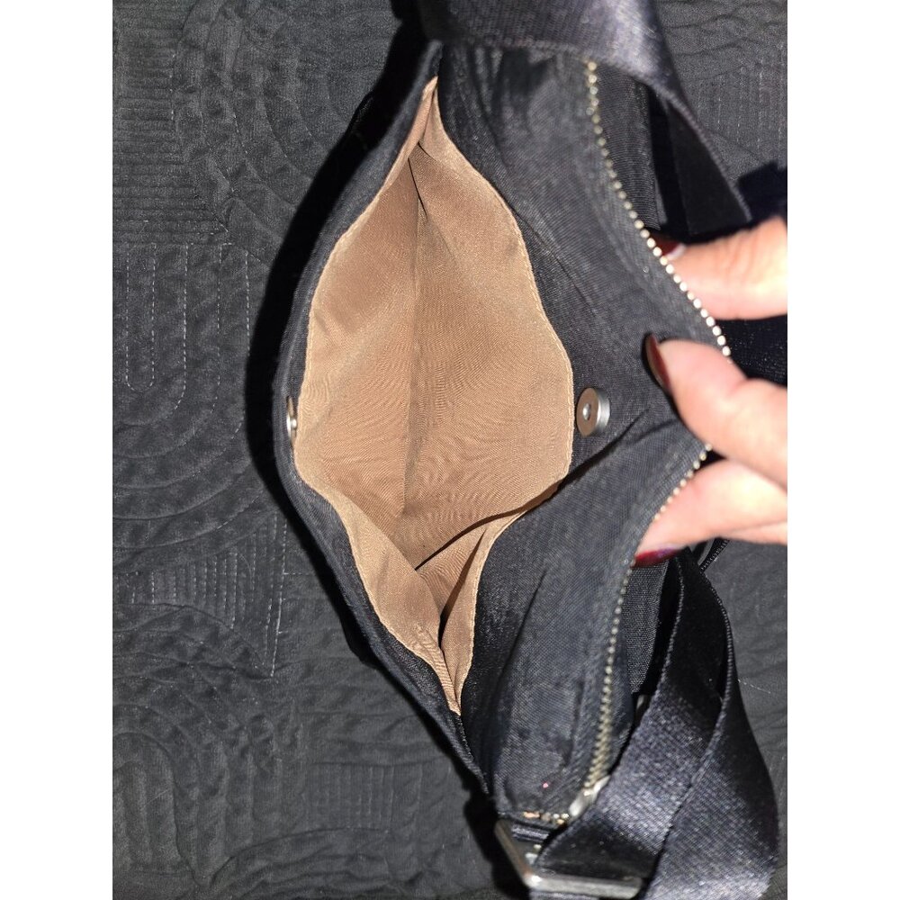 Baggallini Black and Sand Cali Crossbody Bag Purse - Picture 3 of 9